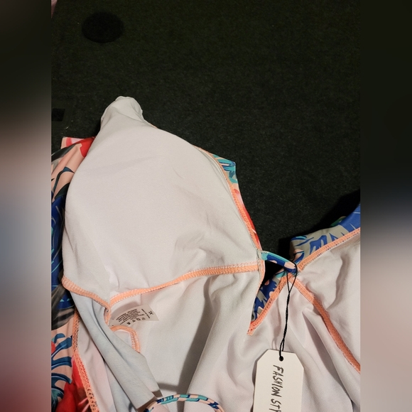 Women's Floral one-piece Swimsuit with ruffled plunging neckline size XL - Picture 13 of 13